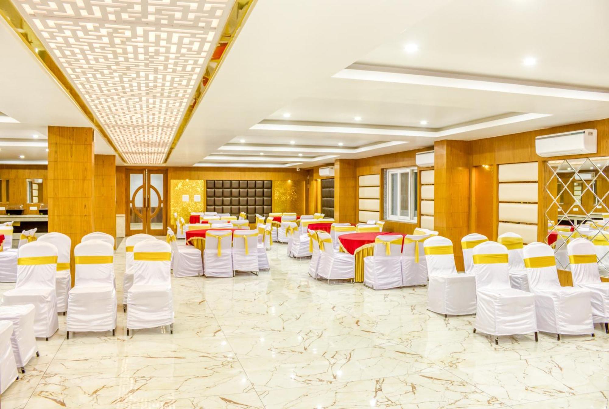 Zip By Spree Hotels Grand Legacy Prime Деградун Екстер'єр фото