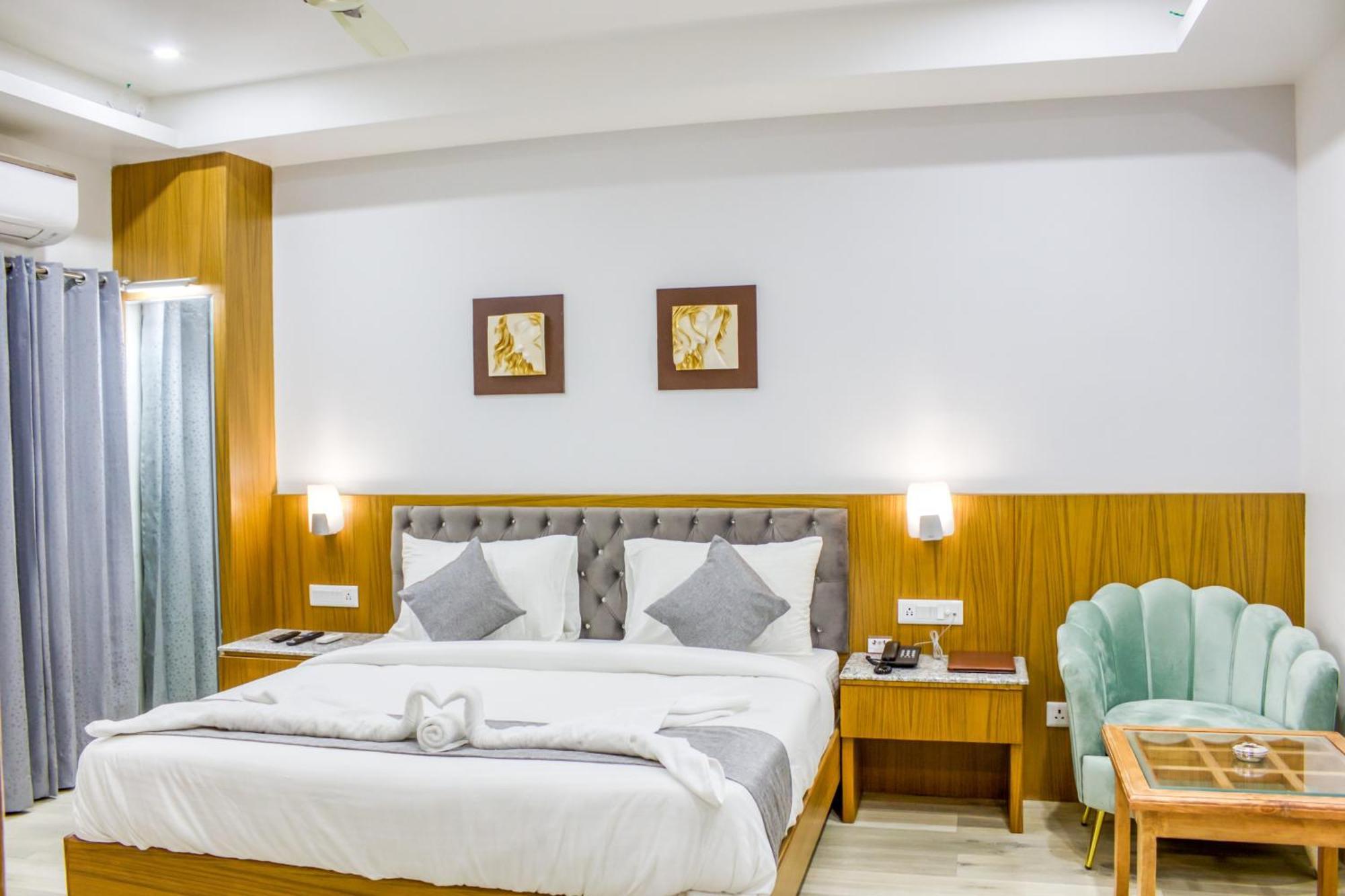 Zip By Spree Hotels Grand Legacy Prime Деградун Екстер'єр фото