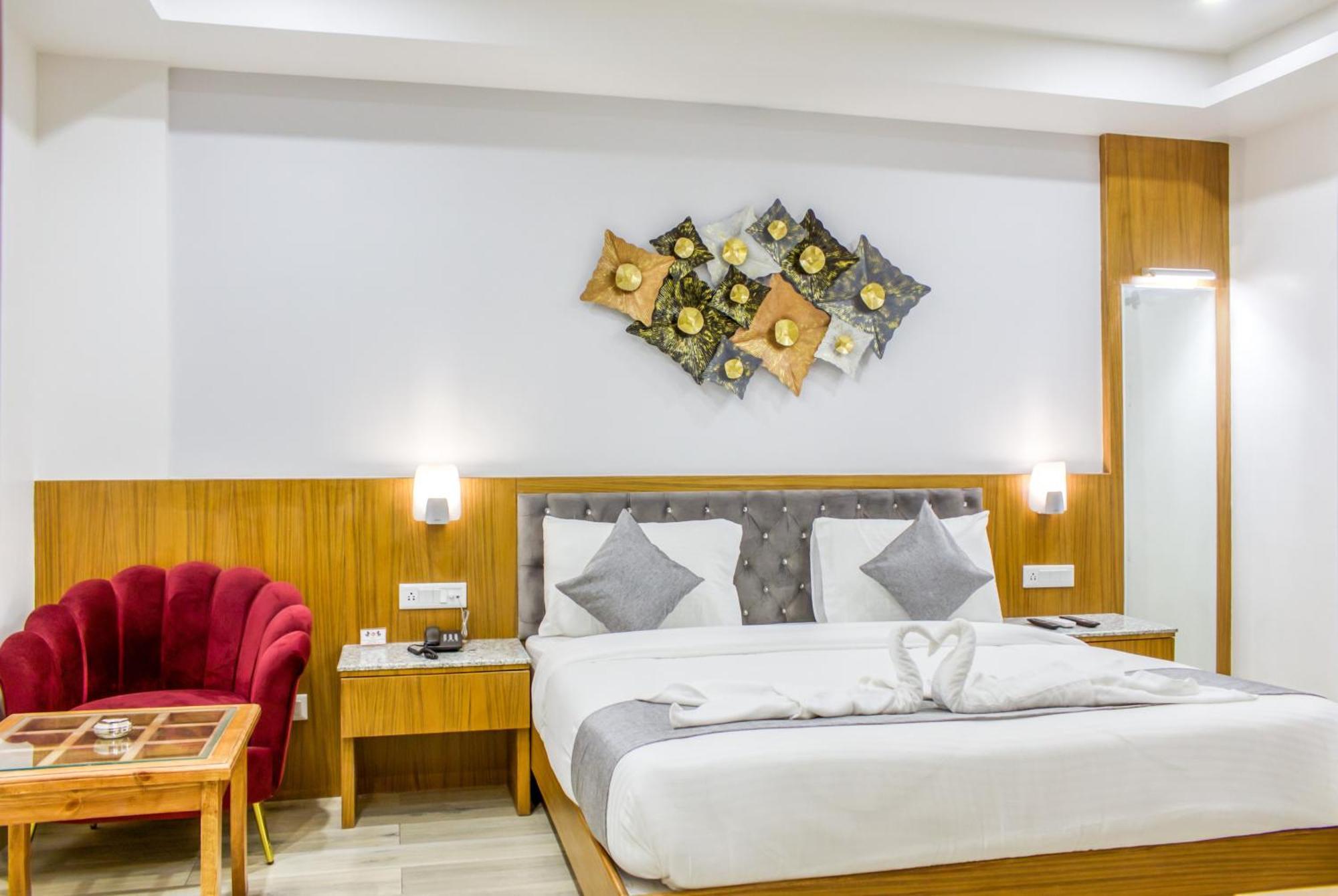 Zip By Spree Hotels Grand Legacy Prime Деградун Екстер'єр фото